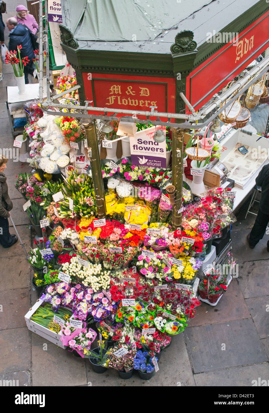 Ada Proctor und M & D Florist Stall in Leeds Kirkgate Market, England UK Stockfoto