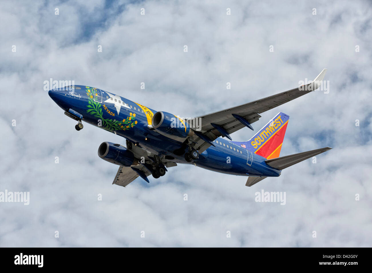 Eine Boeing 737 von Southwest Airlines im Endanflug - spezielle Nevada Zustand-Lackierung Stockfoto