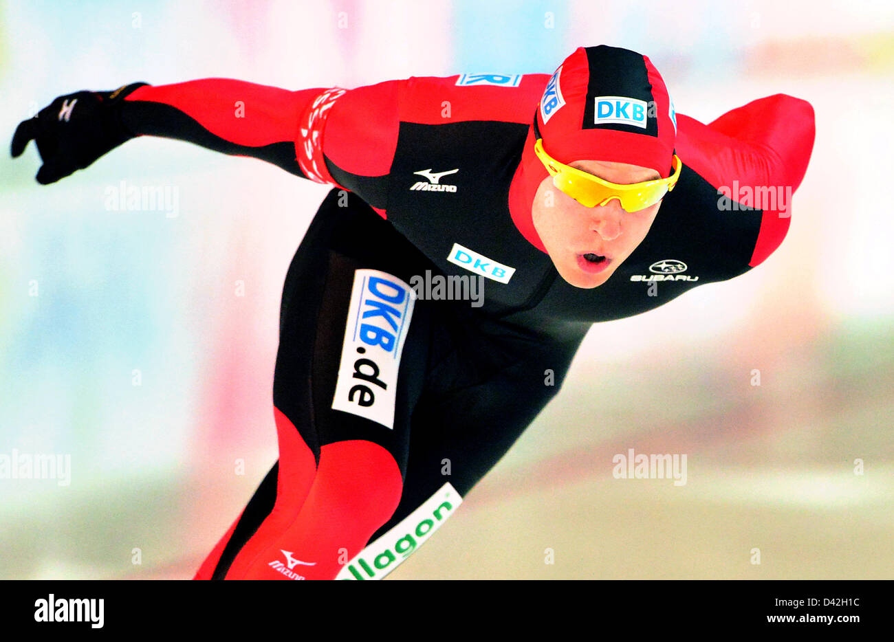 Die deutschen Ice-Eisschnellläuferin beginnt Nico Ihle am Eis-Eisschnelllauf-Weltcup über 1000 m in Erfurt, Deutschland, 2. Februar 2013. Foto: MARTIN SCHUTT Stockfoto