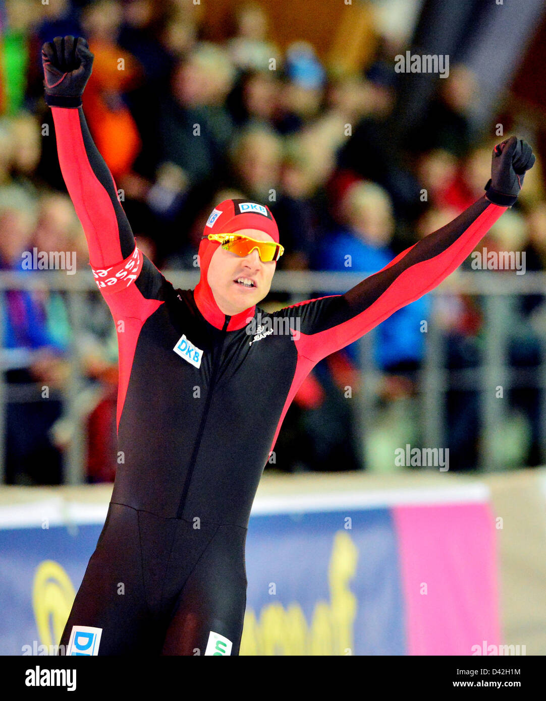 Die deutschen Ice-Eisschnellläuferin Jubel Nico Ihle, nach 1000 m Lauf bei der Eis-Eisschnelllauf-WM in Erfurt, Deutschland, 2. Februar 2013. Foto: MARTIN SCHUTT Stockfoto