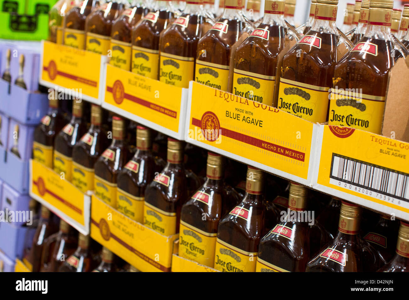 Jose Cuervo Tequila auf dem Display an einem Costco Wholesale Warehouse Club. Stockfoto