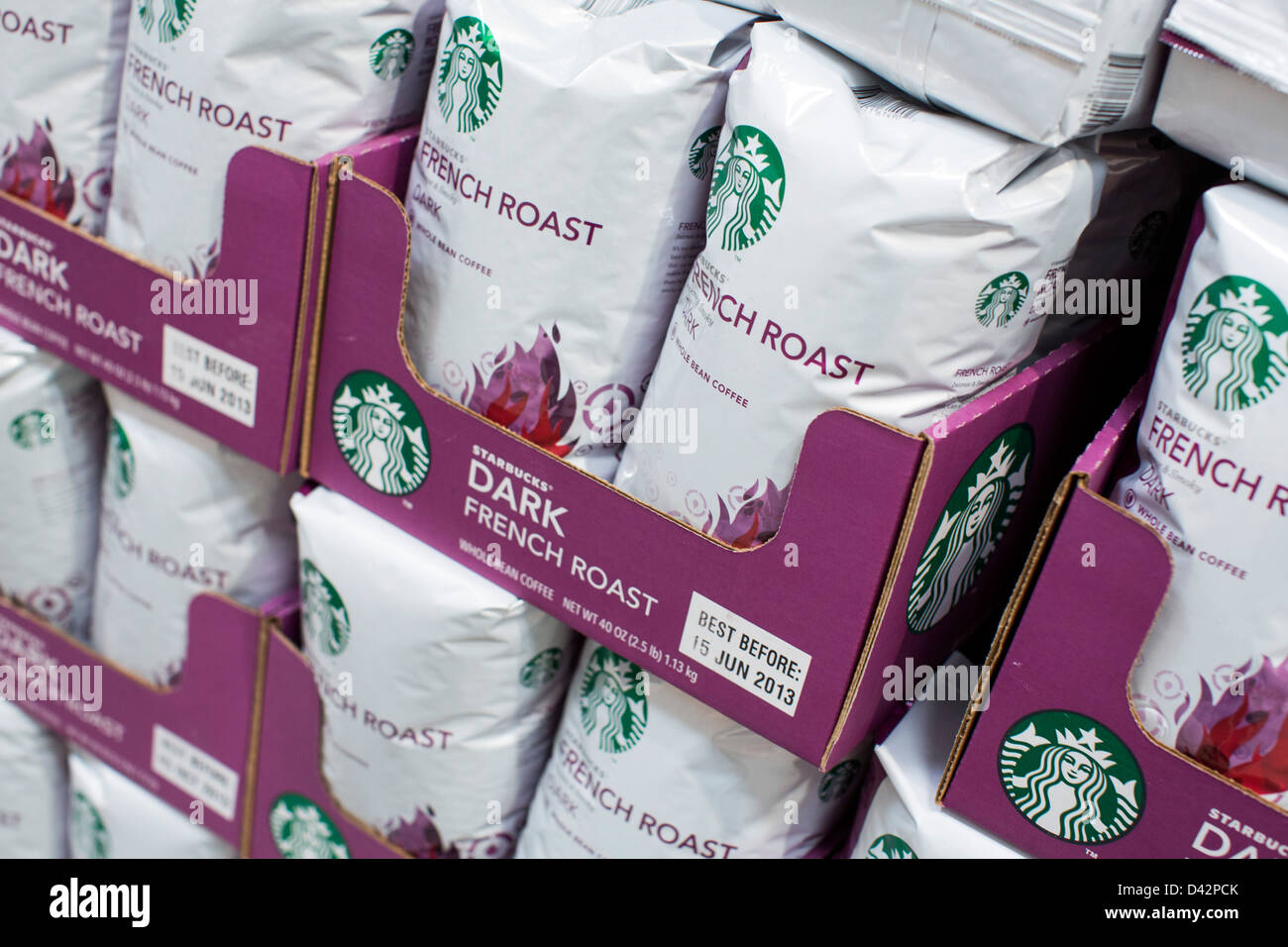 Starbucks verpackt Kaffee auf dem Display an einem Costco Wholesale Warehouse Club. Stockfoto