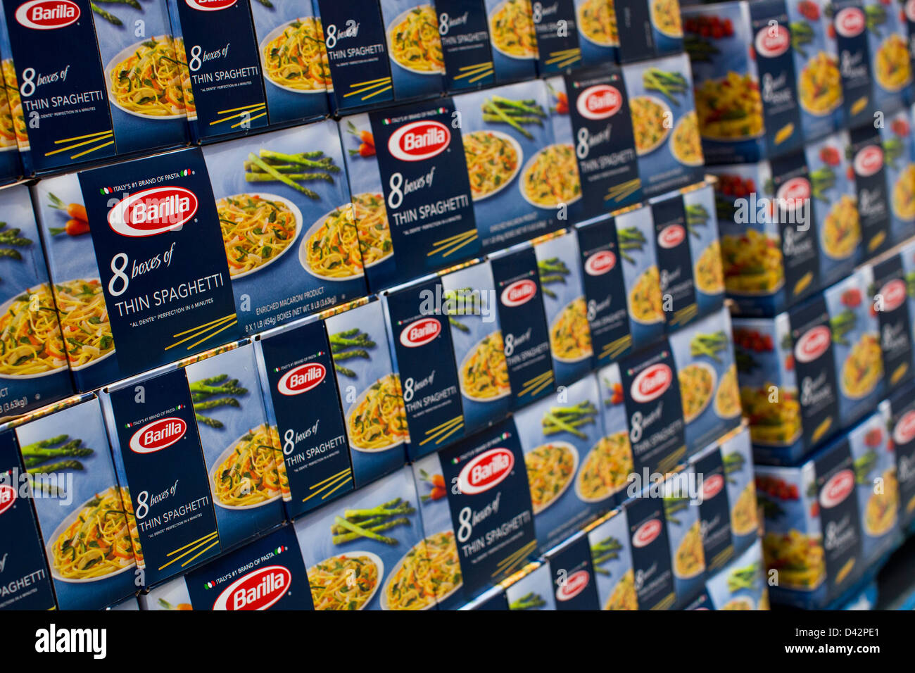 Barilla Spaghetti auf dem Display an einem Costco Wholesale Warehouse Club. Stockfoto