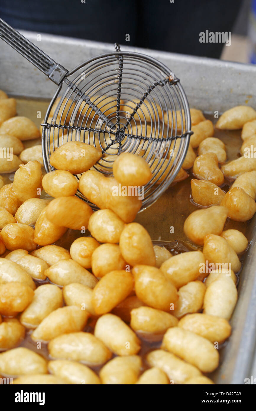 Loukoumades, gebratene griechische Tiefe Züge Stockfoto