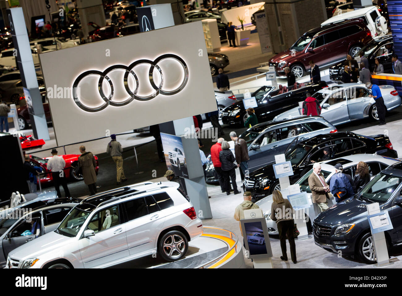 Audi Fahrzeuge auf dem Display auf der 2013 Automobilmesse in Washington, DC. Stockfoto