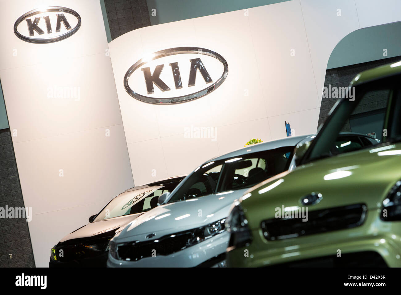 Kia Fahrzeuge auf dem Display auf der 2013 Automobilmesse in Washington, DC. Stockfoto
