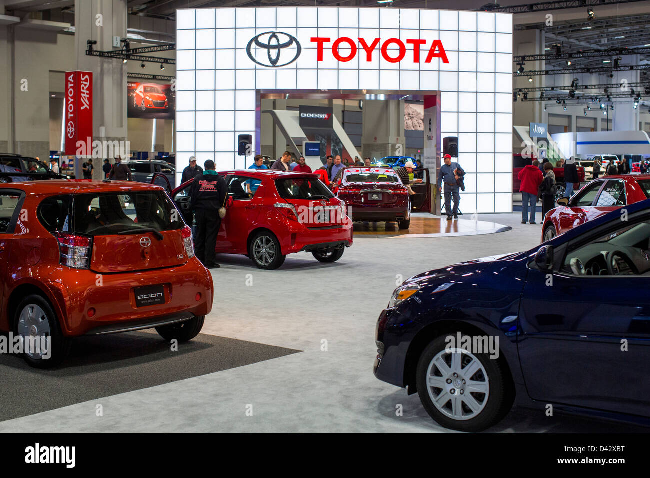 2013 Toyota-Fahrzeuge auf dem Display an der 2013 Automesse in Washington, DC. Stockfoto