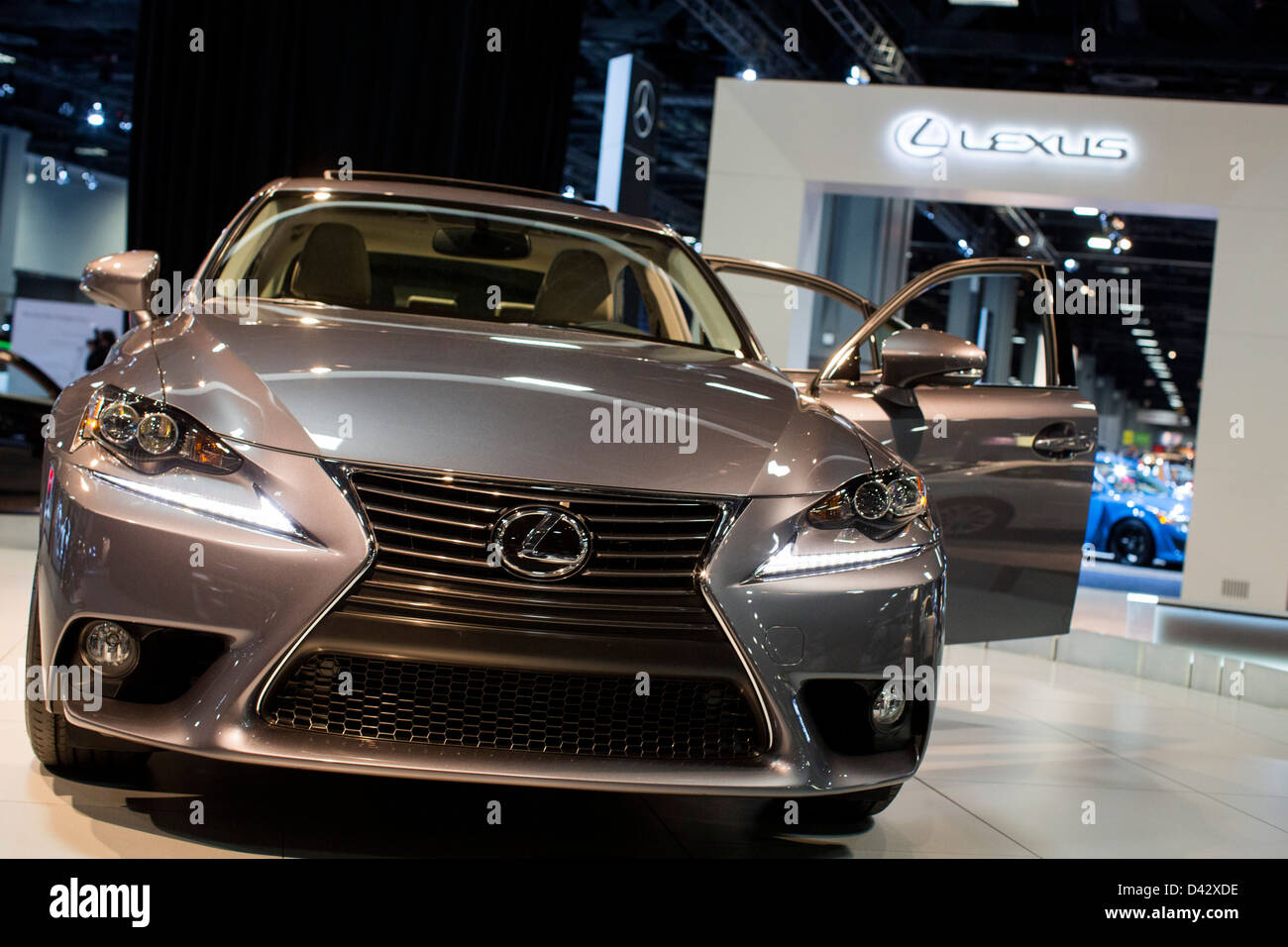 Ein Lexus ES Auto auf dem Display an der 2013 Automesse in Washington, DC. Stockfoto