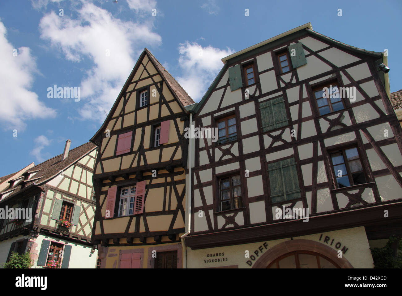 Fachwerkhäuser im Ortskern von Riquewihr, Elsass, Frankreich Stockfoto