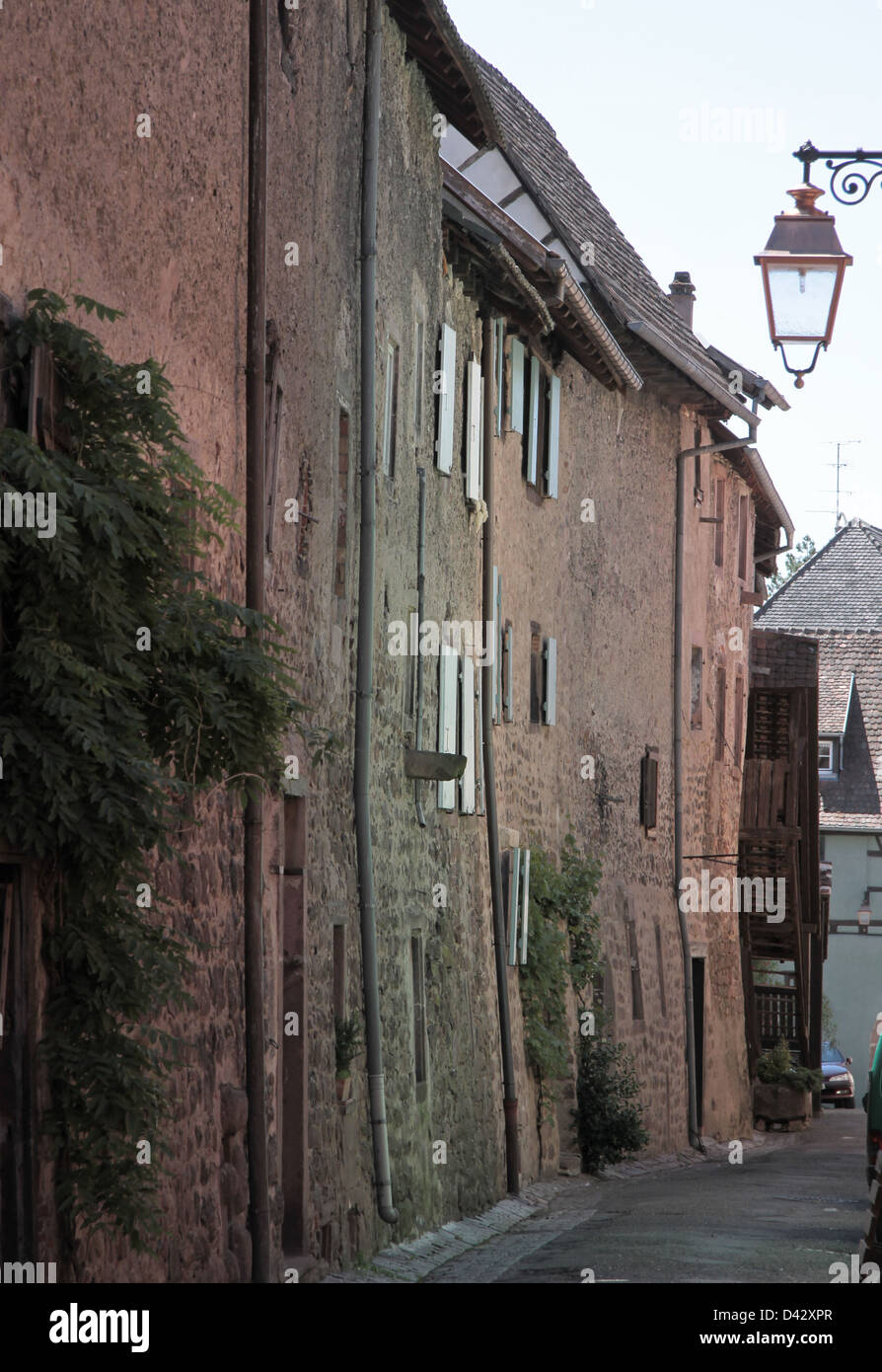 alte Häuser im Dorfzentrum von Riquewihr, Elsass, Frankreich Stockfoto