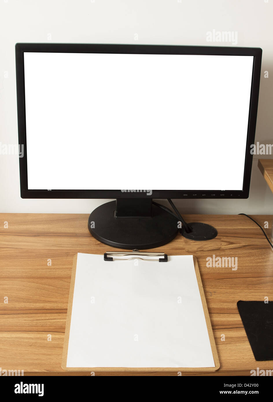 Monitor und Ordner auf dem Schreibtisch Stockfoto