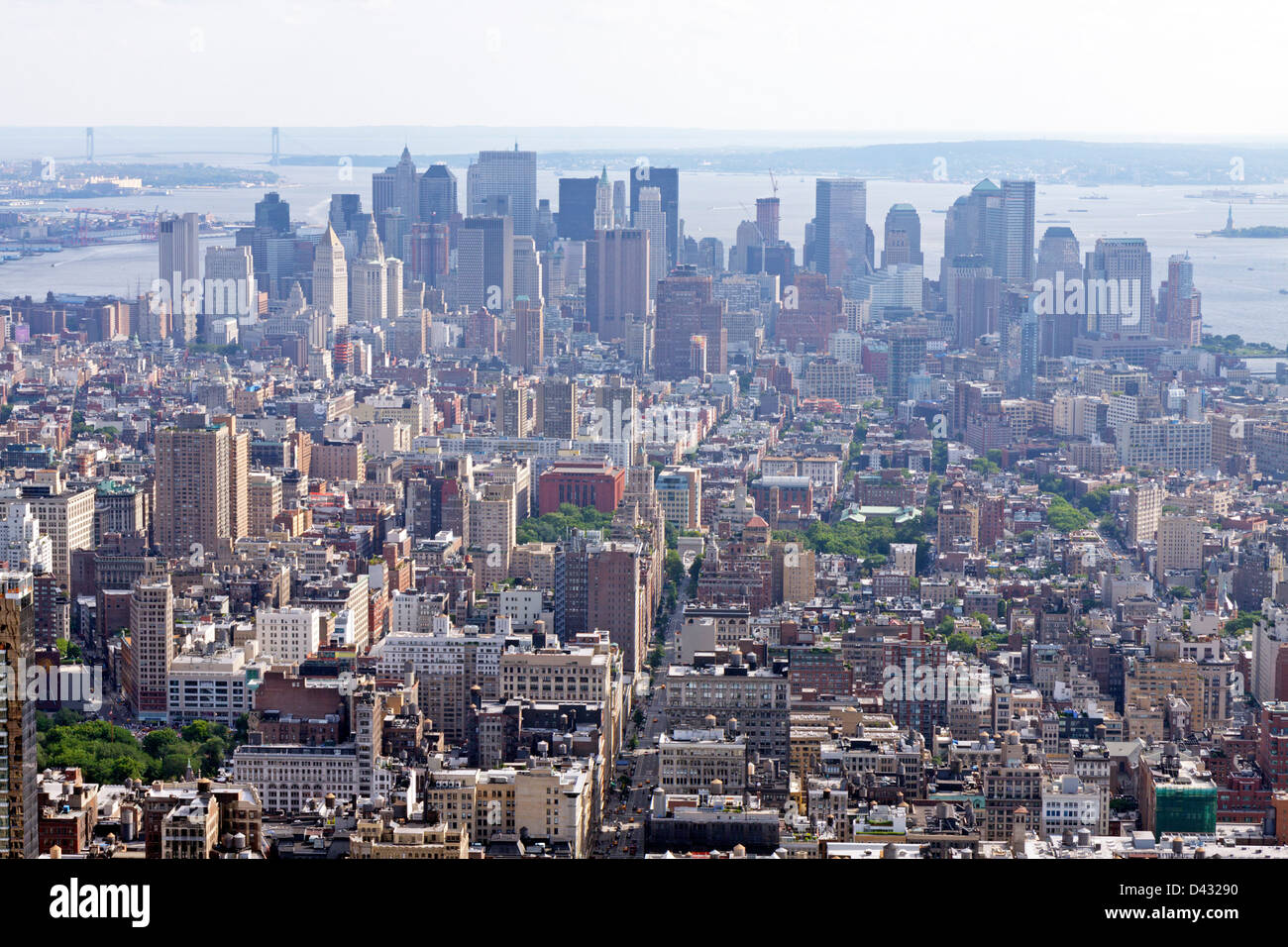 Blick auf Lower Manhattan vom Empire State Building, New York City, USA Stockfoto