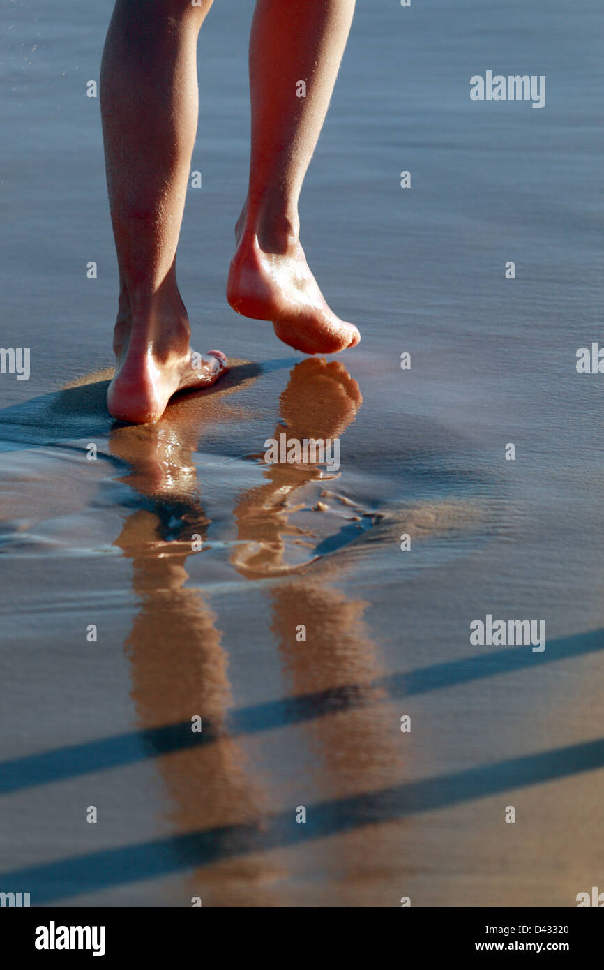 Santa Margherita di Pula, Italien, Detail eines Strandspaziergaengers Stockfoto