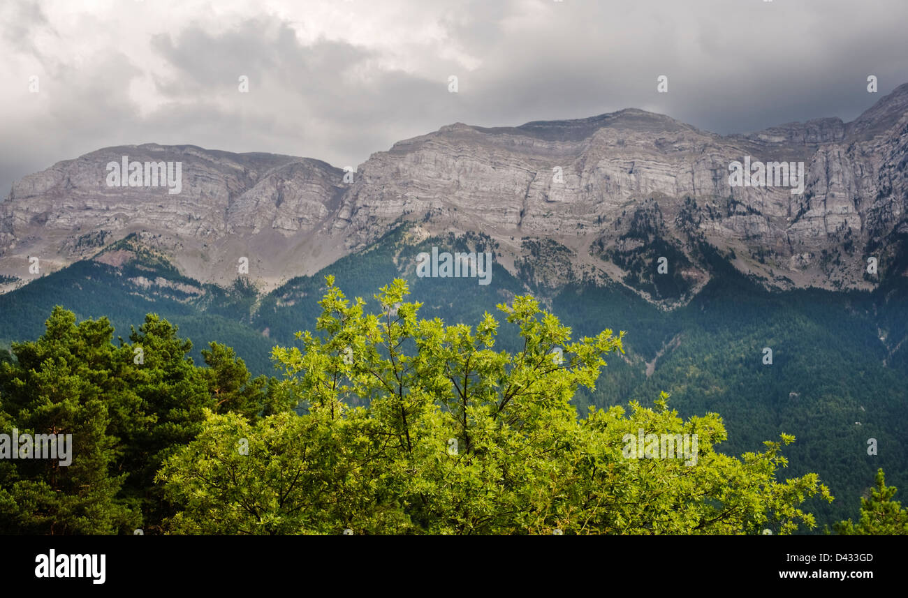 Die Bergkette der Serra del Cadi in der Nähe von Cava, Katalonien, Spanien Stockfoto