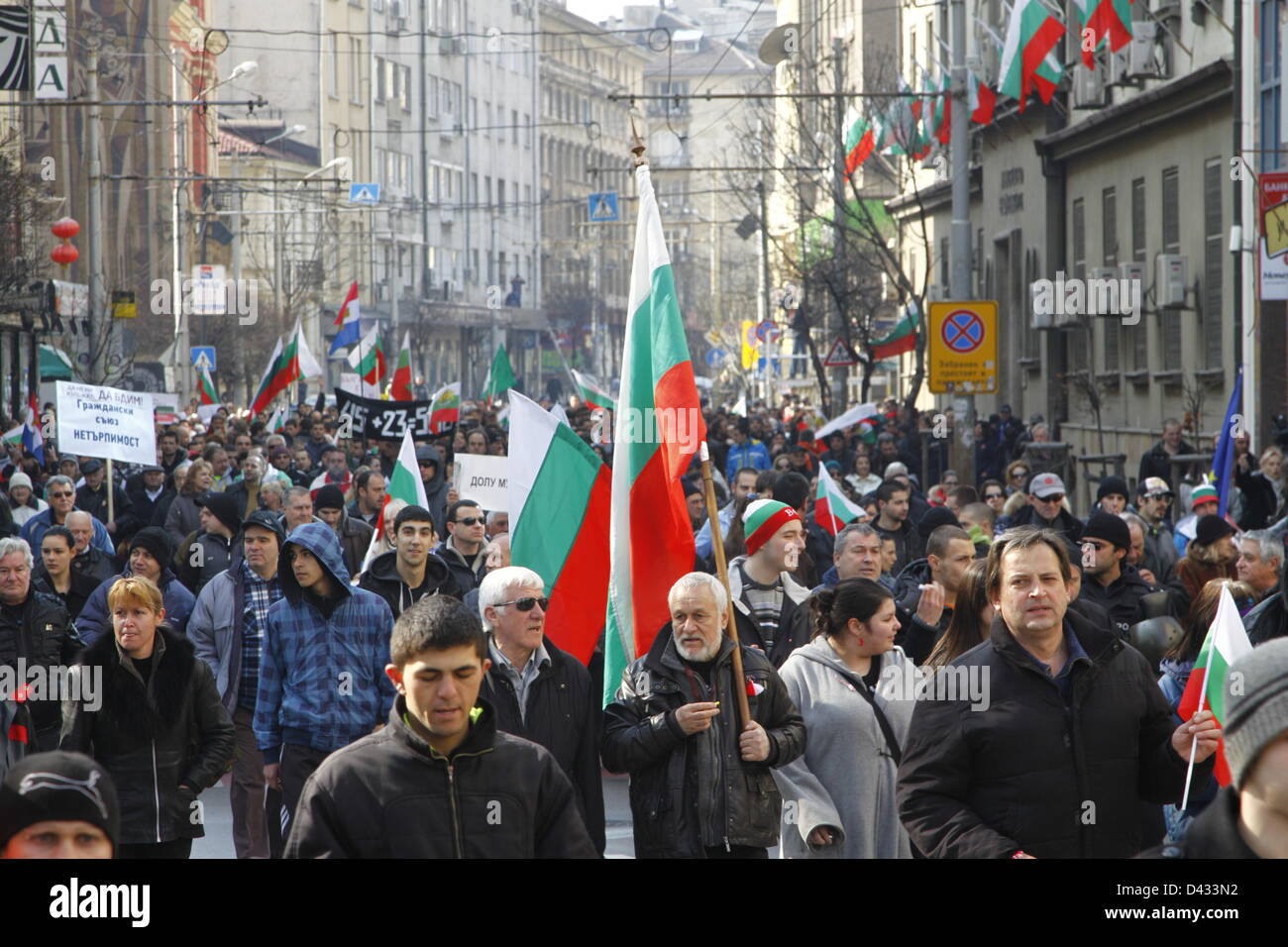 Sofia, Bulgarien; 03.03.2012. Musikarchiv von Demonstranten marschieren durch Zentrum von Sofia in vier Spalten. Stockfoto