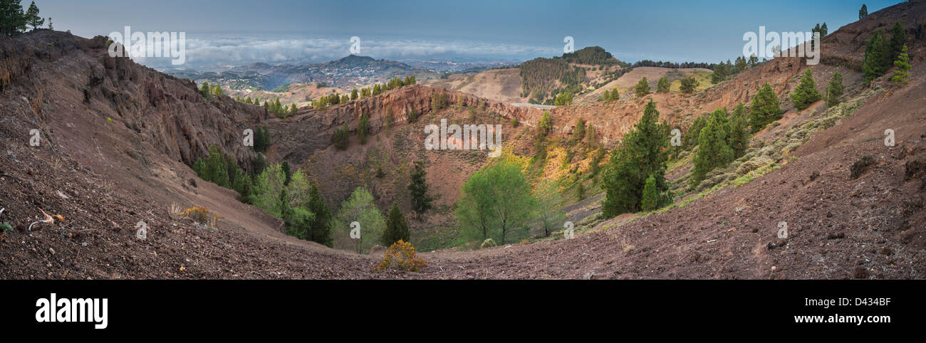 Panorama des Kraters des Vulkans Pinos de Galdar, eines der jüngsten vulkanischen Schlote auf Gran Canaria, Kanarische Inseln, Spanien Stockfoto
