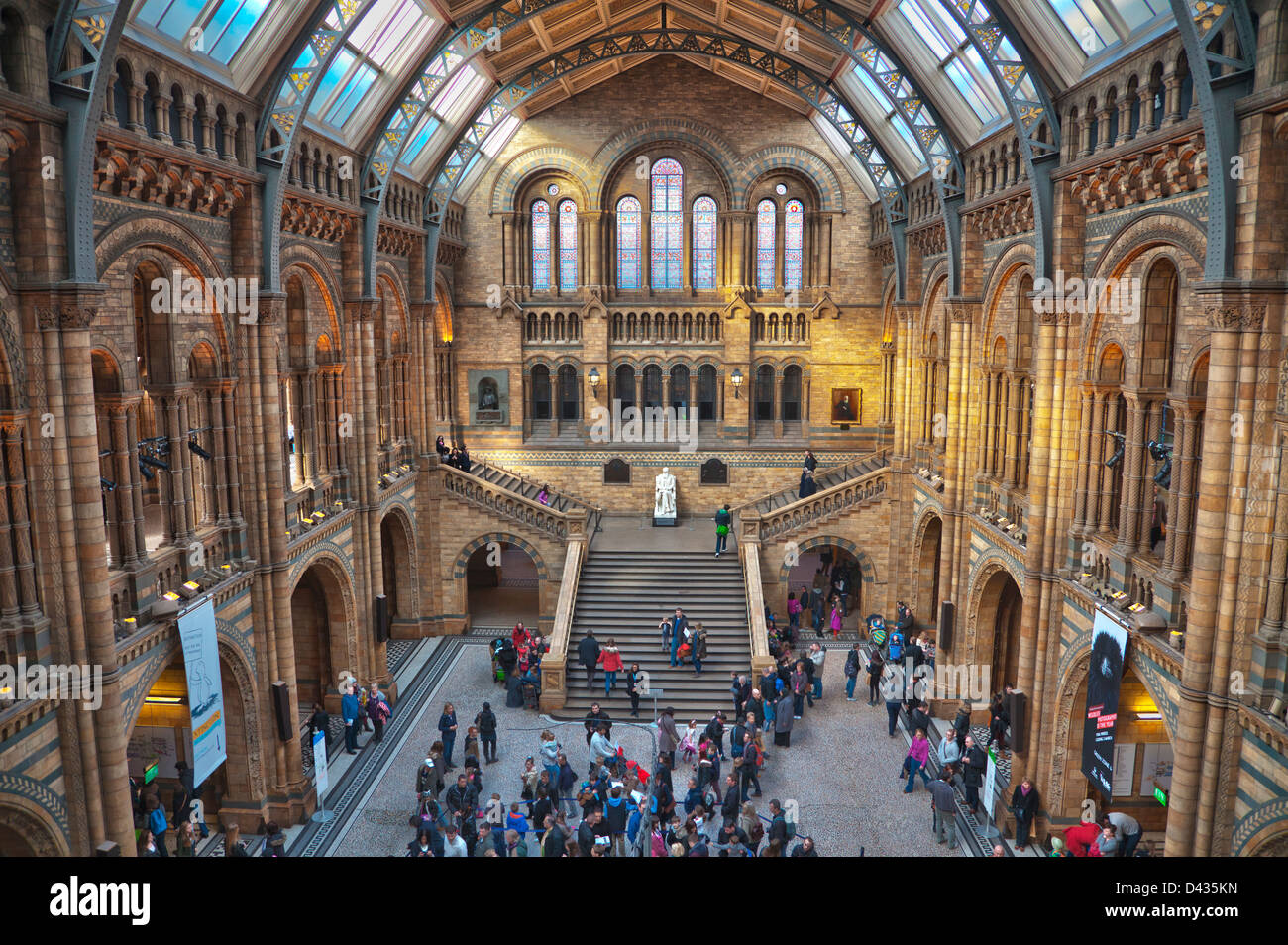 Haupthalle im Natural History Museum, South Kensington, London, Vereinigtes Königreich Stockfoto