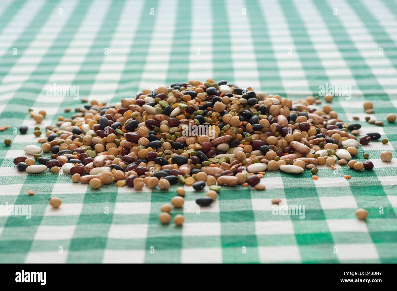 Nahaufnahme der gemischte Hülsenfrüchte: Bohnen, Erbsen, Kichererbsen, Linsen Stockfoto