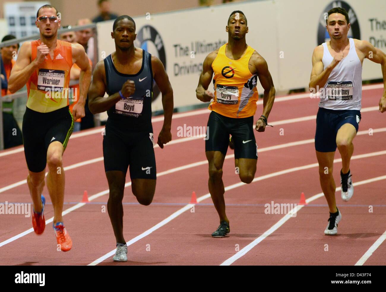 3. März 2013 - Albuquerque, NM, USA - 030313. Olympian Jeremy Wariner,<cq>, links konkurriert im Männer 400-Meter-Strich an der USA-Indoor-Strecke und Feld Meisterschaften im Albuquerque Convention Center am Sonntag, 3. März 2013 (Credit-Bild: © Adolphe Pierre-Louis/Albuquerque Journal/ZUMAPRESS.com)</cq> Stockfoto