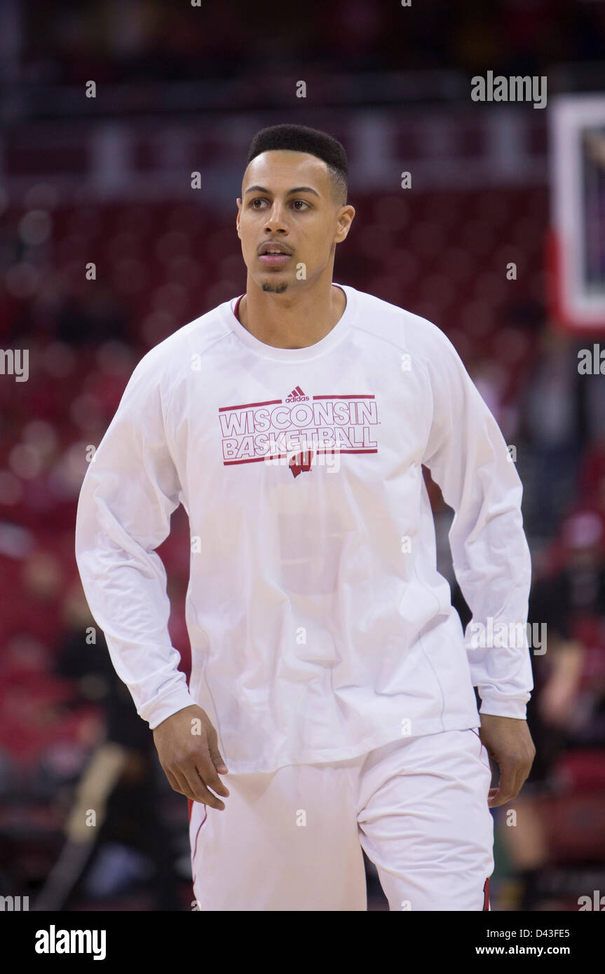 3. März 2013 - Madison, Wisconsin, Vereinigte Staaten von Amerika - 3. März 2013: Wisconsin vorwärts Ryan Evans #5 erwärmt sich vor dem Spiel. Purdue Boilermakers besiegte die Wisconsin Badgers 69-56 im Kohl Center in Madison, Wisconsin. John Fisher/CSM. Stockfoto