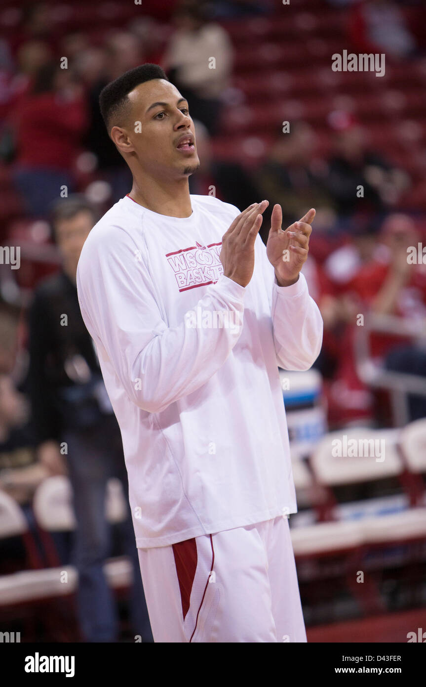 3. März 2013 - Madison, Wisconsin, Vereinigte Staaten von Amerika - 3. März 2013: Wisconsin vorwärts Ryan Evans #5 erwärmt sich vor dem Spiel. Purdue Boilermakers besiegte die Wisconsin Badgers 69-56 im Kohl Center in Madison, Wisconsin. John Fisher/CSM. Stockfoto