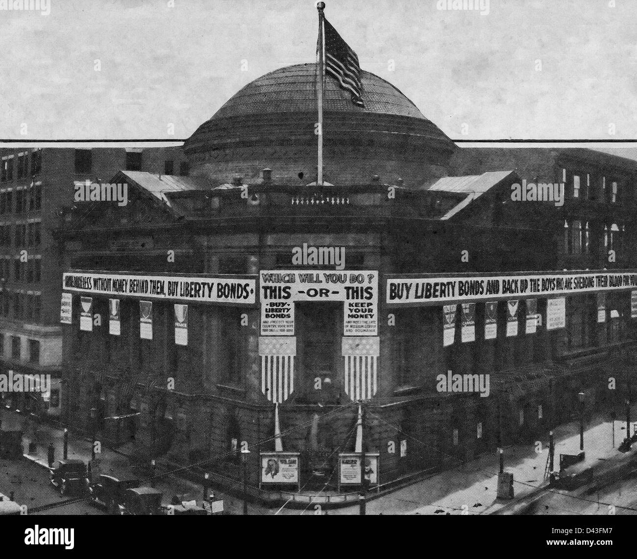 Gebäude in Cleveland, Ohio, Werbung für Liberty Bonds im Weltkrieg I, 1917 Stockfoto