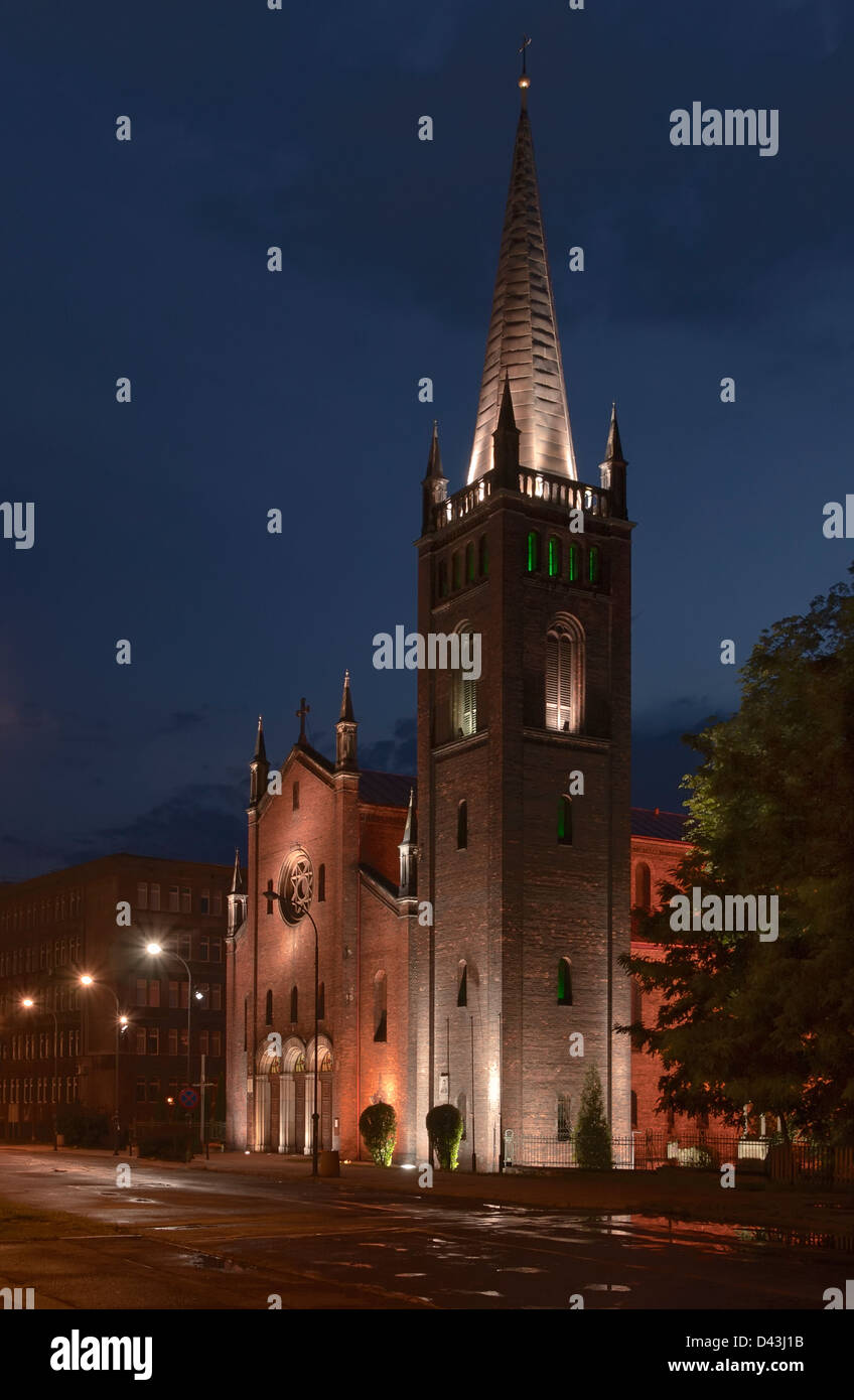 St. Barbara Kirche in Gliwice bei Nacht Stockfoto