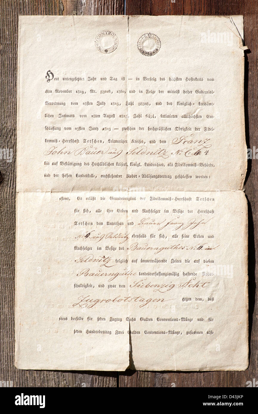 Routinier Papier, Urkunde aus dem Jahre 1824 - sehr altes Papier mit Handschrift und Briefmarken Stockfoto