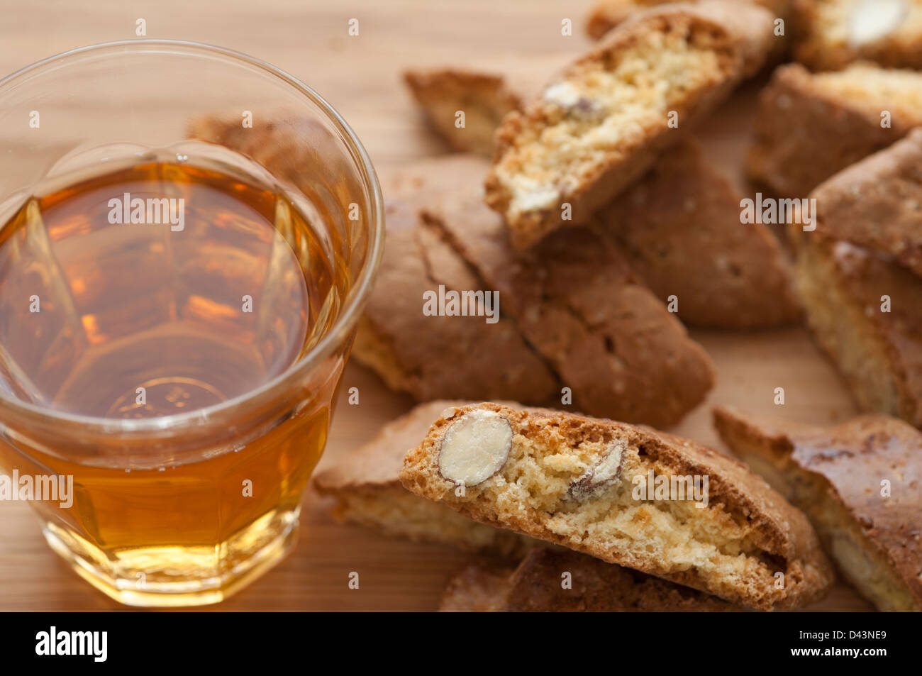 Italian dessert wine vin santo Fotos und Bildmaterial in hoher