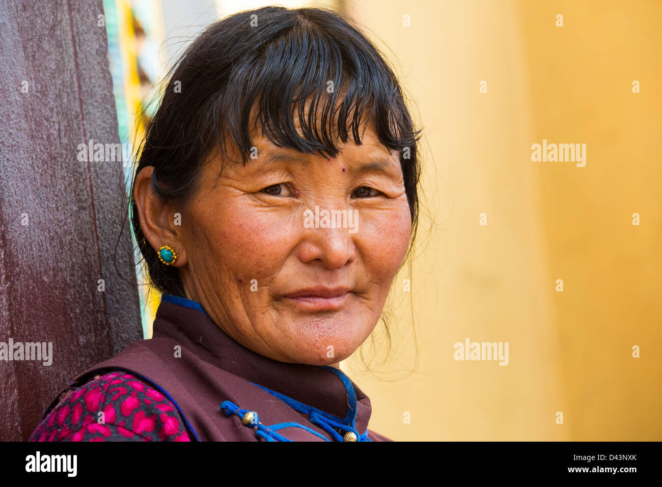 Buddhistische Frau am Boudhanath Stupa, Kathmandu, Nepal Stockfoto