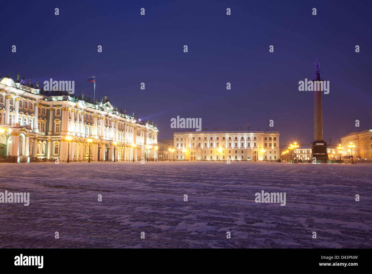 Alexander-Säule und den Winterpalast (Eremitage), Schlossplatz, Sankt Petersburg, Russland Stockfoto