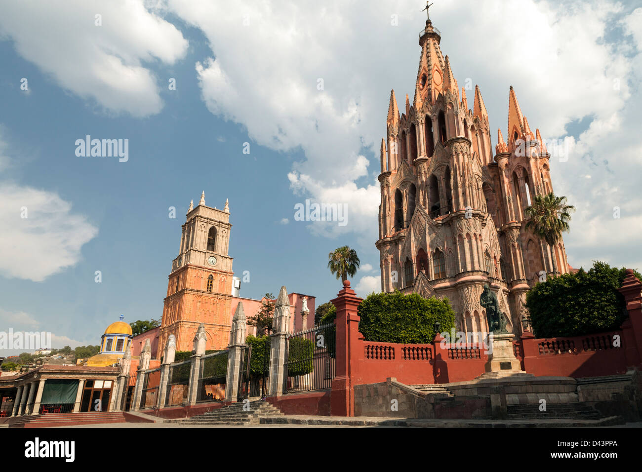 La Parroquia de San Miguel Arcángel und Templo de San Rafael auf dem Hauptplatz von San Miguel de Allende in Mexiko Stockfoto