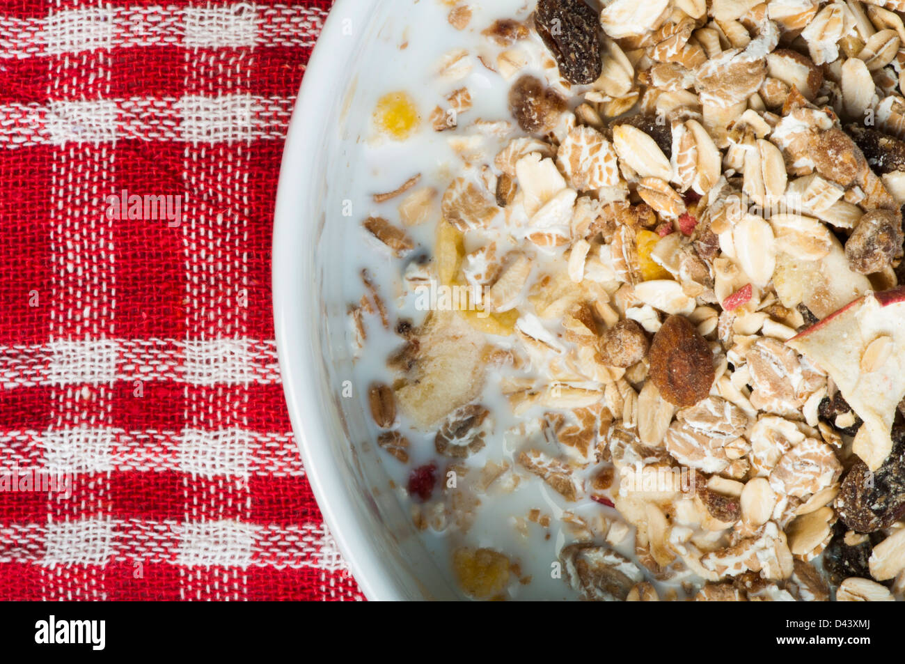 Müsli-Frühstück in einer Schüssel hautnah Stockfoto