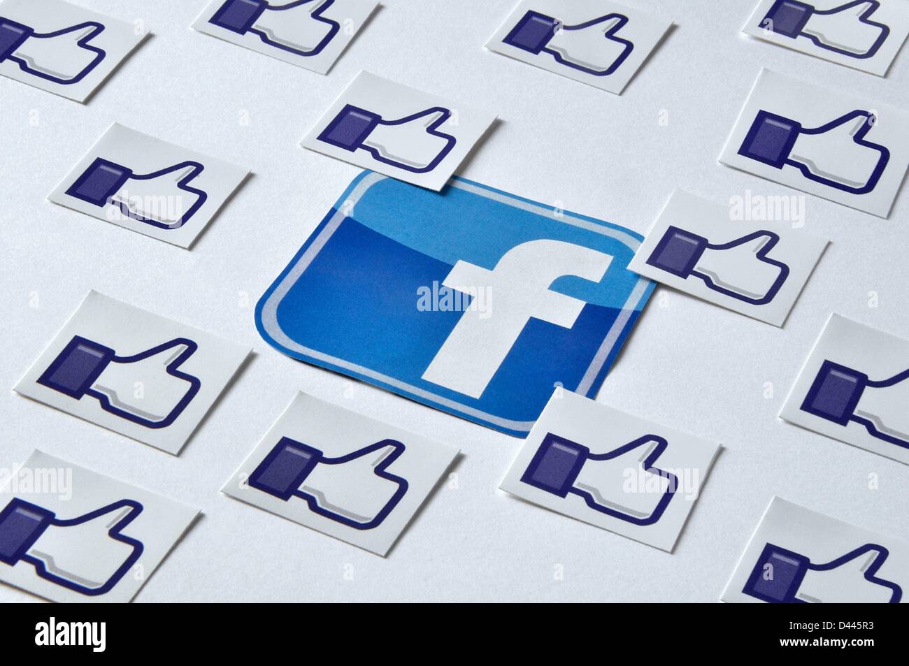 Abbildung – am 8. Juli 2011 sind neben dem Logo des sozialen Netzwerkdienstes Facebook mehrere „Gefällt mir“-Schaltflächen abgebildet. Fotoarchiv für ZeitgeschichteS.Steinach Stockfoto