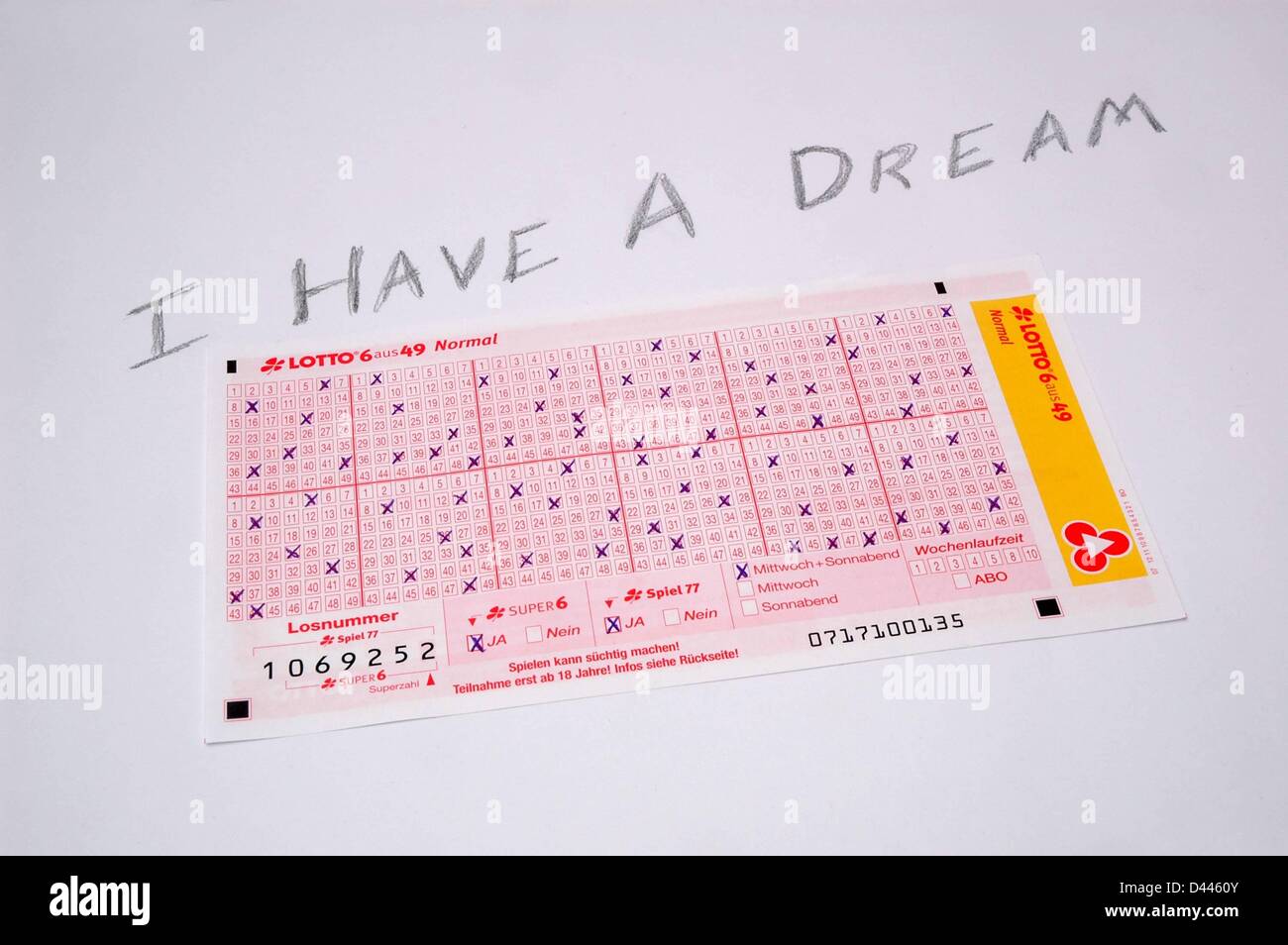 Illustration Ein Ausgefullten Lottoschein Ist Im Bild Neben Der Schrift I Have A Dream In Berlin Deutschland 22 Dezember 2007 Foto Berliner Verlag S Steinach Stockfotografie Alamy