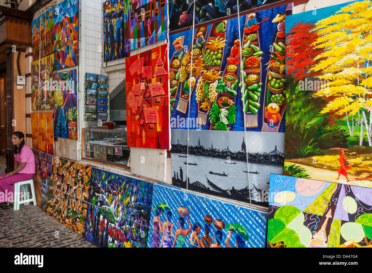 Yangon, Myanmar Bogyoke Markt, Artwork-Schaufenster Stockfoto