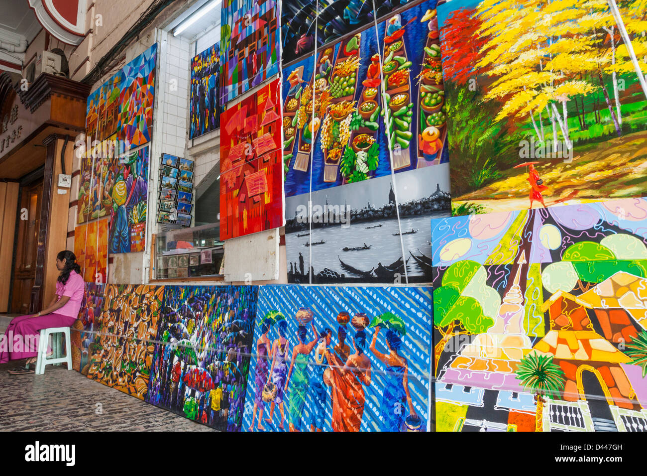 Yangon, Myanmar Bogyoke Markt, Artwork-Schaufenster Stockfoto