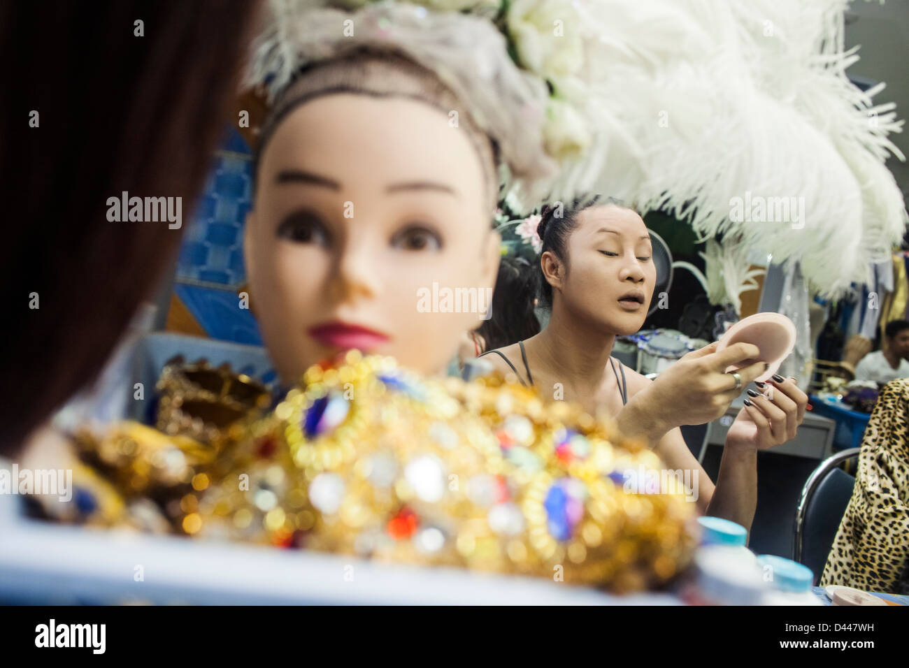 Backstage bei einem Ladyboy Kabarett in Pattaya, Thailand. Stockfoto