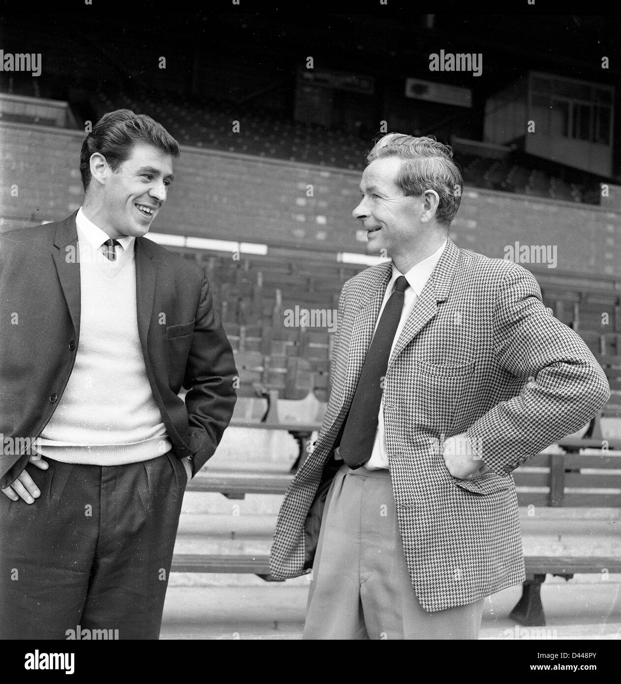 West Bromwich Albion FC 1963 Doug Duggie Fraser mit Manager Jimmy Hagan. Stockfoto