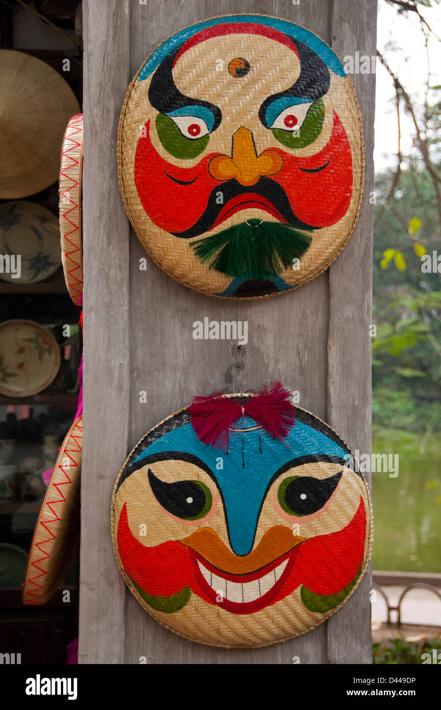 Handbemalte Kulturmasken, die nach den theatralischen Figuren der  vietnamesischen Performancekunst hergestellt wurden, Drckt Jede Maske eine  Emotion eines Characts aus Stockfotografie - Alamy