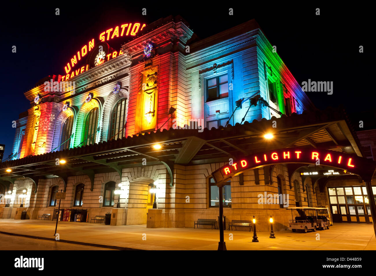 Union Station, dekoriert mit Weihnachtsbeleuchtung, Denver, Colorado USA Stockfoto