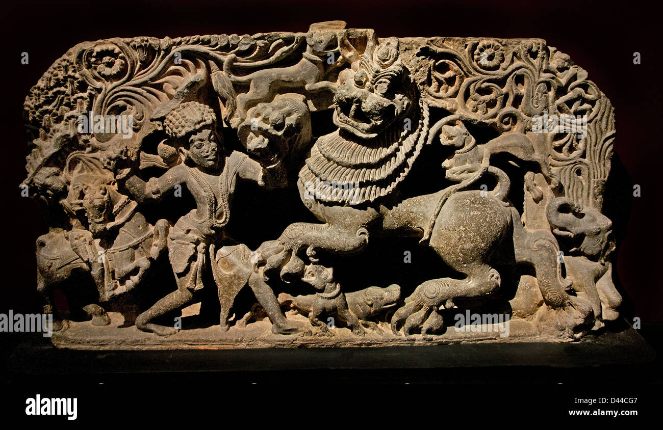 König Sala Kampf gegen Löwen 10780 AD Tempel der Tripurantaka Balligame Karnataka Indien Hindu Stockfoto