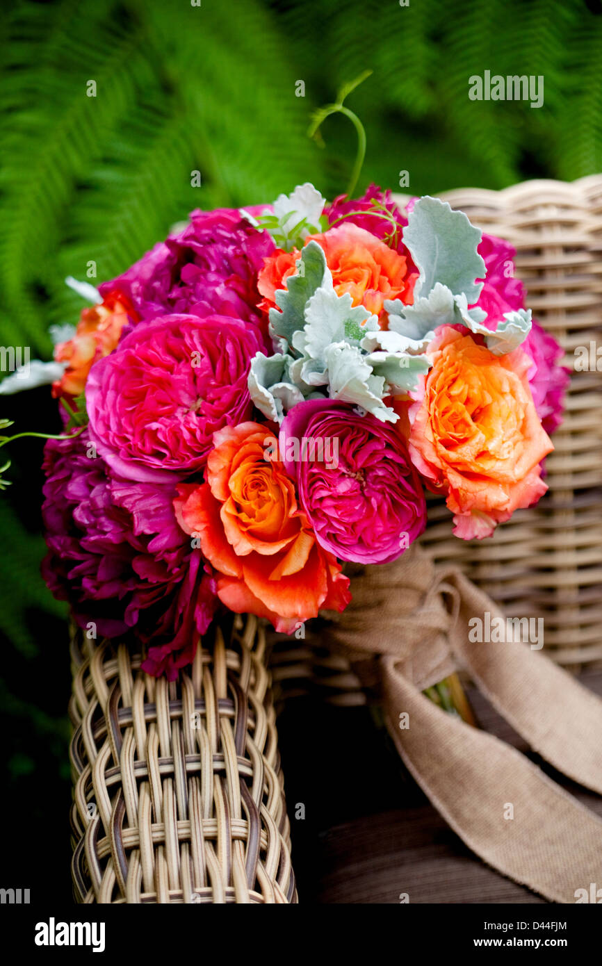 Brautstrauß, bunt, orange, rosa Salbei Stockfotografie