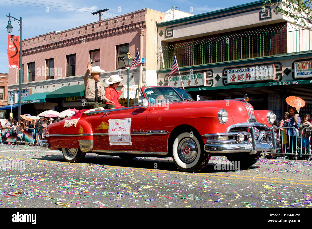 Los Angeles County Sheriff Lee Baca Fahrten in die chinesische neues Jahr-Parade in der Innenstadt von Los Angeles Stockfoto