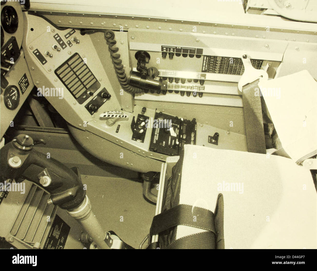 Die Pilatus PC-7 ist ein in der Schweiz gebautes Turboprop-Trainingsflugzeug, das zur Ausbildung von Militärpiloten eingesetzt wird. Es ist bekannt für seine Zuverlässigkeit, Einfachheit und Kosteneffizienz beim Erlernen grundlegender Flugfähigkeiten und fortgeschrittener Manöver. Stockfoto