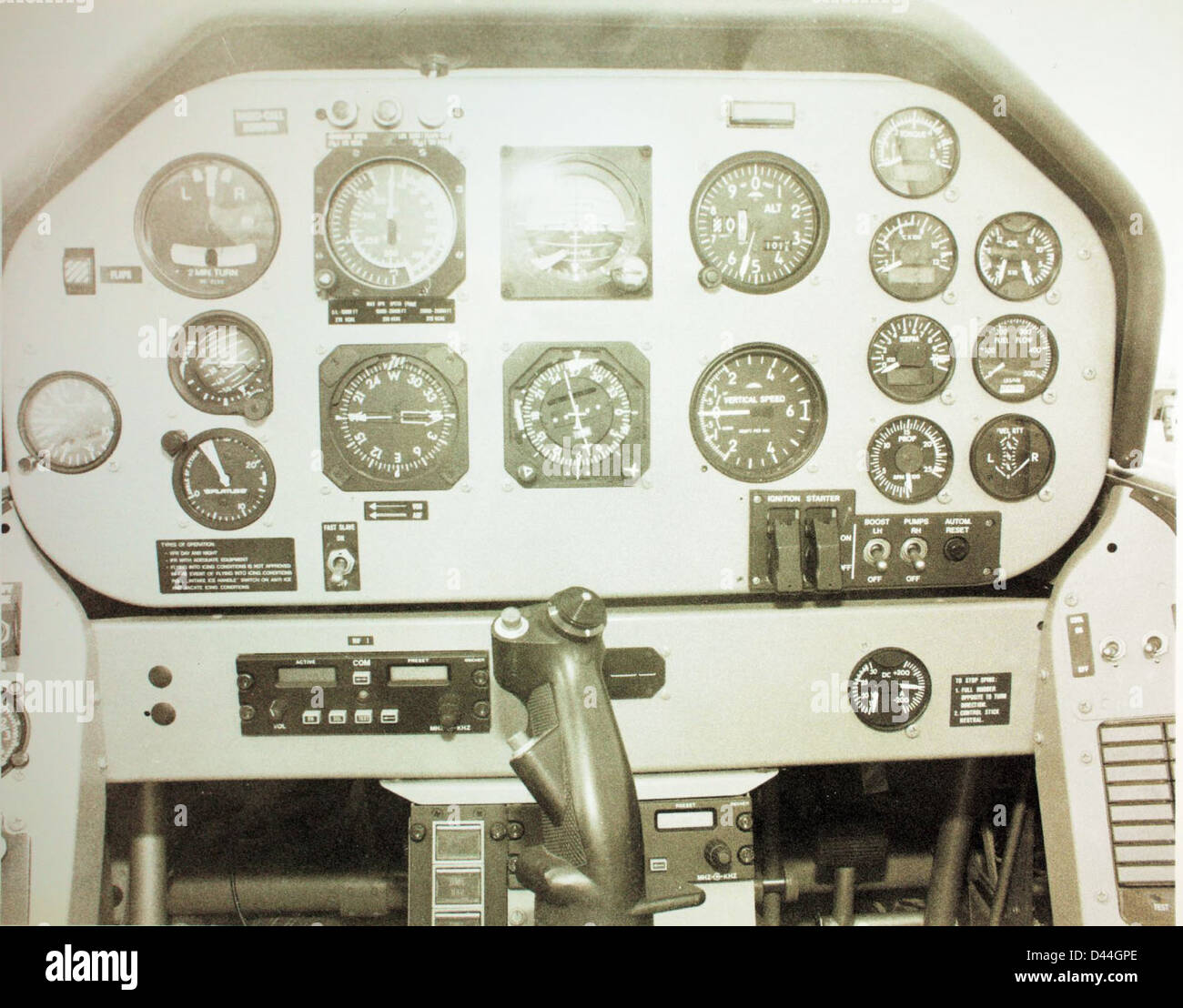 Die Pilatus PC-7 ist ein vielseitiges Turboprop-Trainingsflugzeug, das von mehreren Luftstreitkräften weltweit eingesetzt wird. Es wird für seine niedrigen Betriebskosten und seine Vielseitigkeit bei der Grundausbildung und der Fortbildung von Piloten geschätzt. Stockfoto