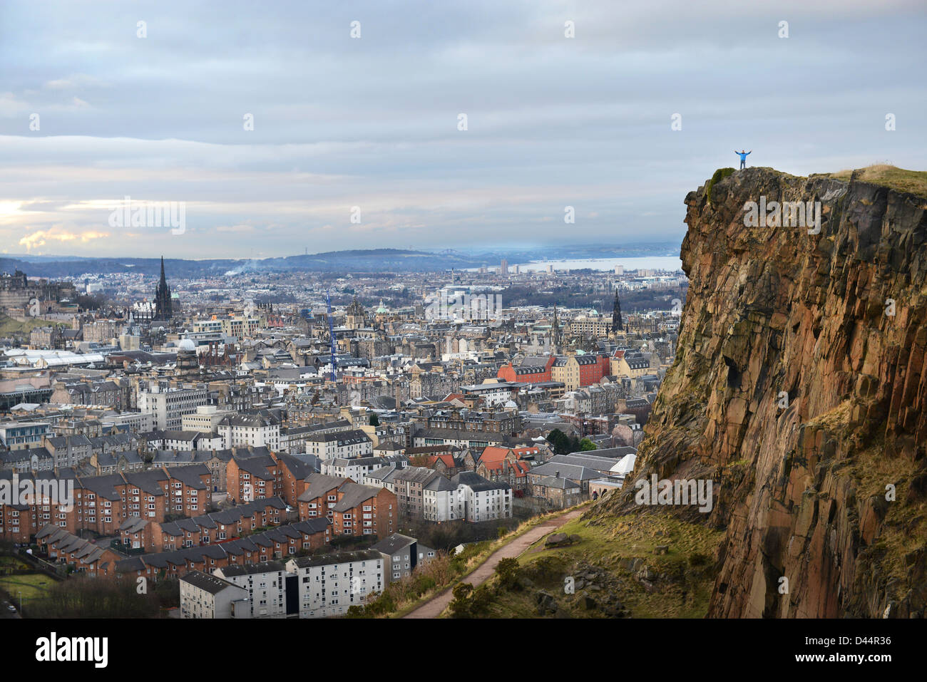 Ein Blick über Edinburgh von der Spitze des The Craggs Stockfoto
