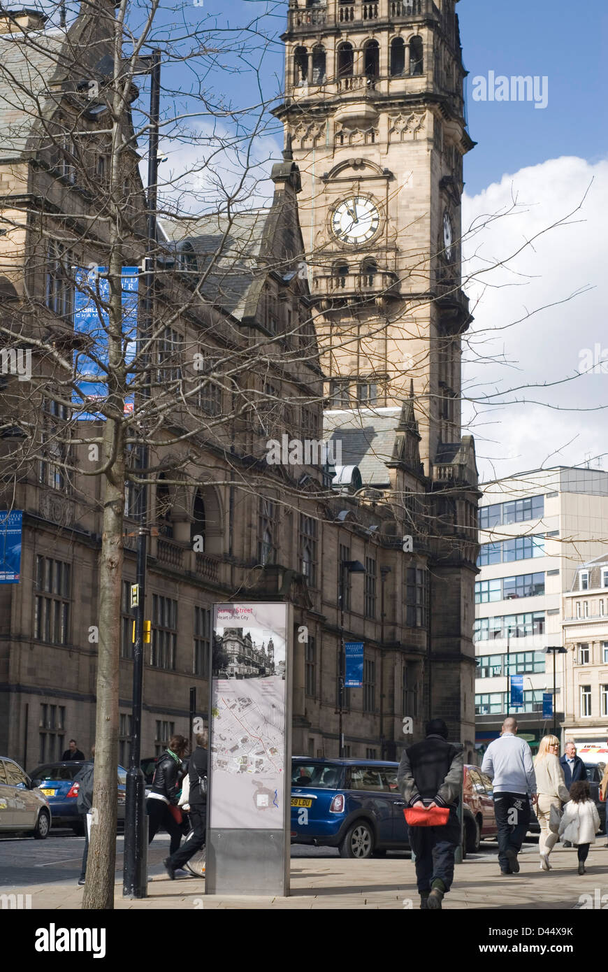 Sheffield Rathaus Uhrturm, Ansicht von Surrey Street, Sheffield, UK Stockfoto