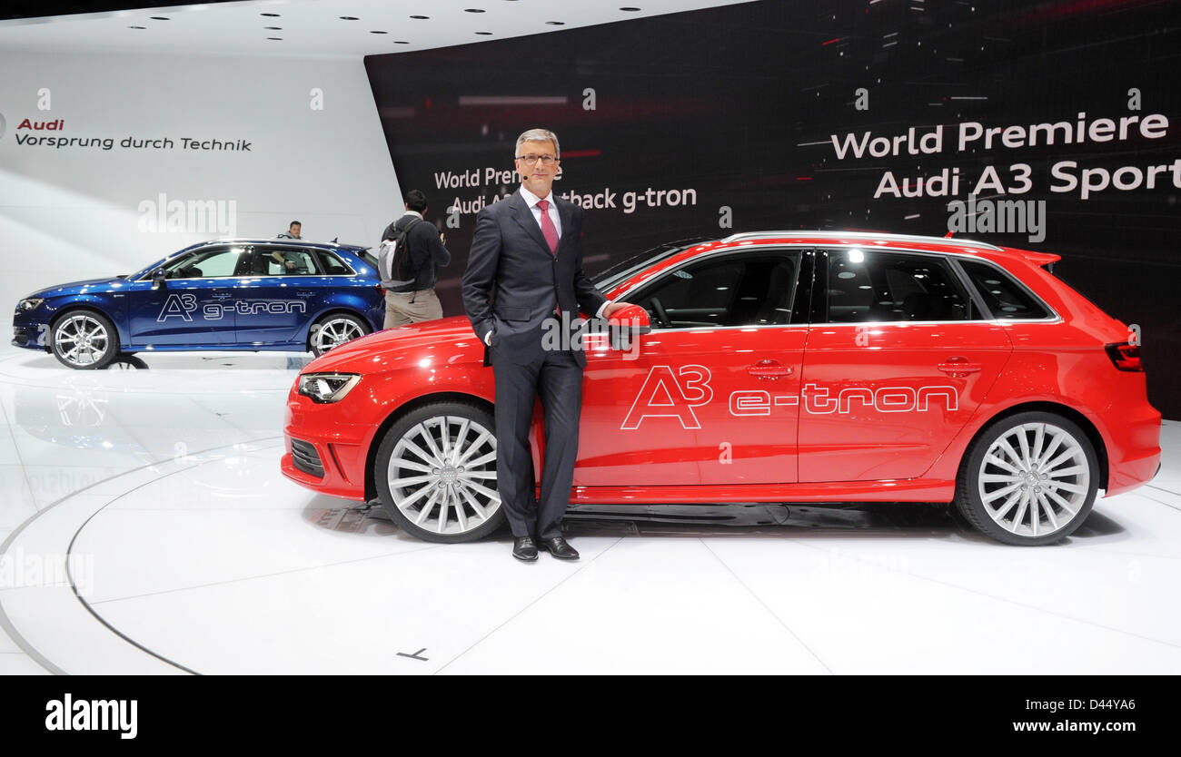 Der Vorsitzende des Vorstands des Automobilherstellers Audi, Rupert Stadler, präsentiert Audis neue A3 Sportback e-Tron Automodell während der ersten Pressetag auf der 83th Genfer Automobilsalon in Genf, Schweiz, 5. März 2013. Foto: Uli Deck Stockfoto