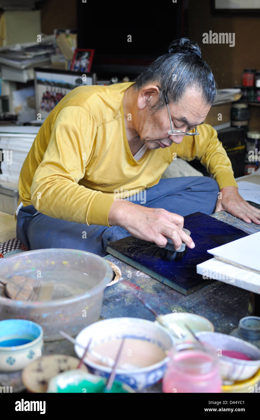 Die Kyoto-Werkstatt des japanischen Ukiyo-e Künstler und Holzschnitt Drucker Mamoru Ichimura. Stockfoto